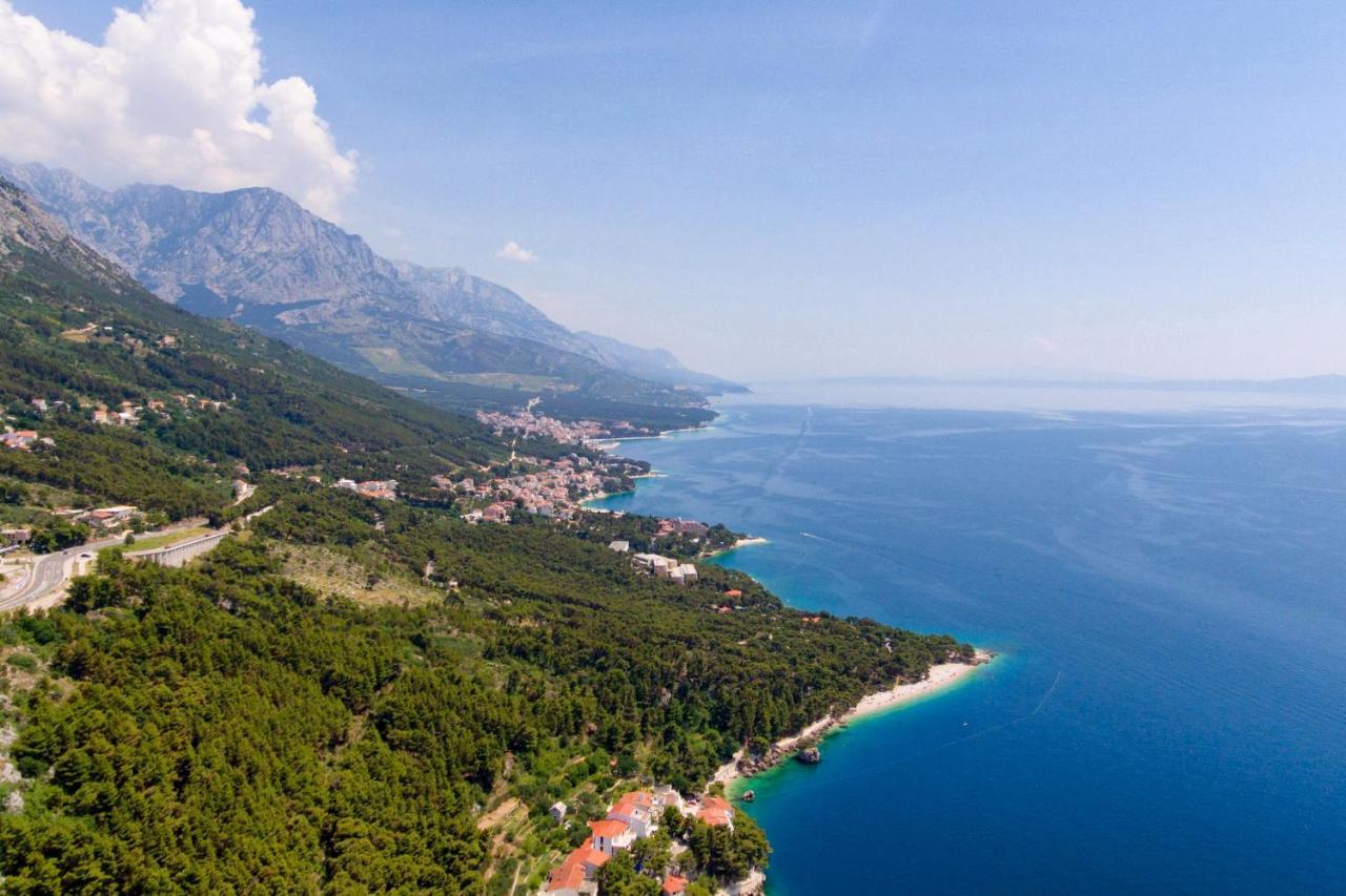 Apartments By The Sea Brela, Makarska - 6688 Exterior foto