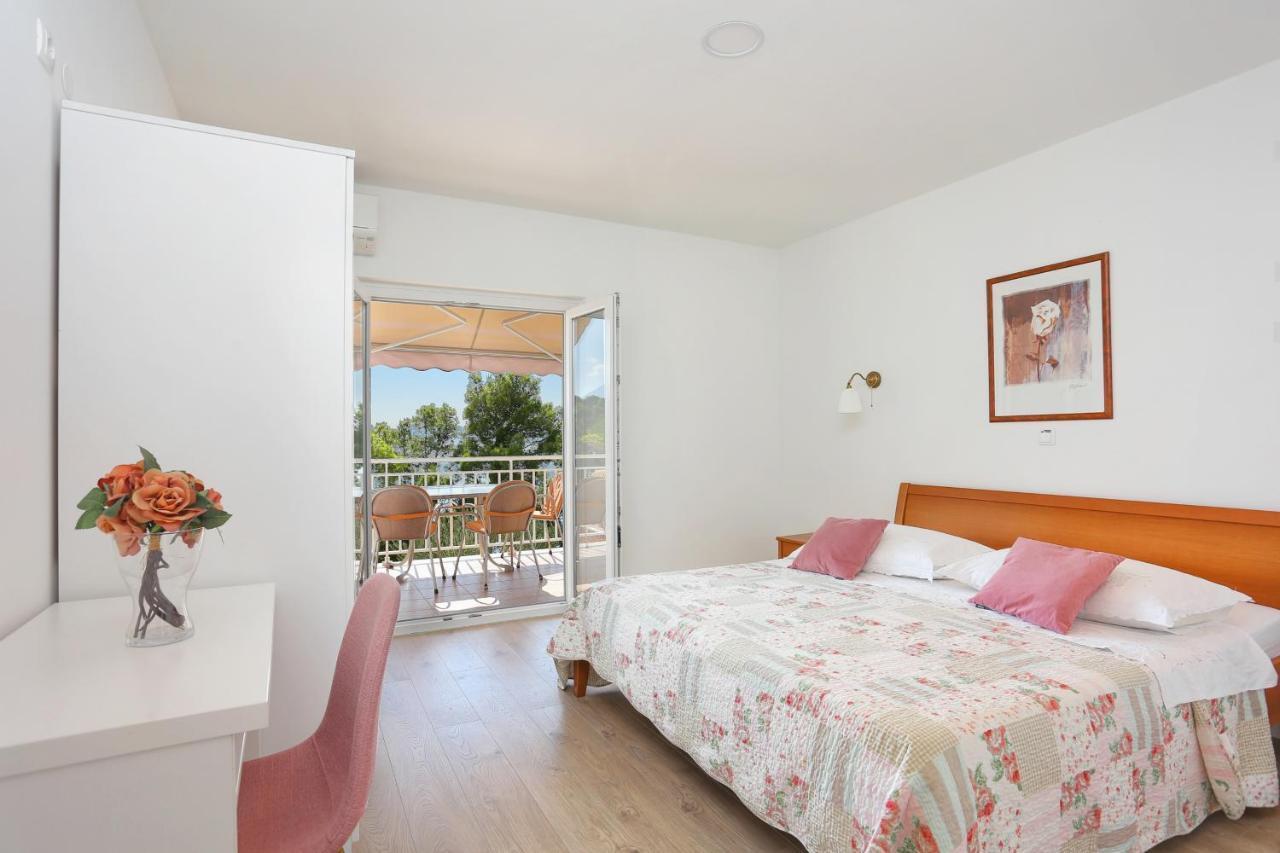 Apartments By The Sea Brela, Makarska - 6688 Exterior foto